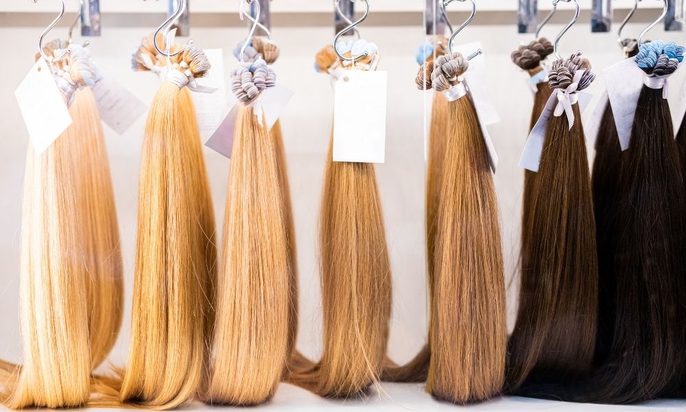 hajpótlás vagy paróka természetes hatású póthaj